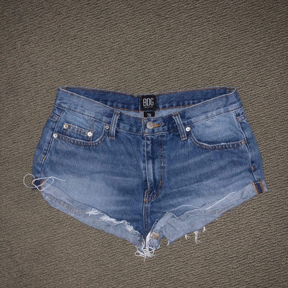 BDG Low Rise Cutoff Short - Medium Wash